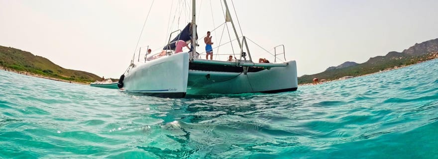 Depuis Olbia : Excursion en catamaran à Tavolara ou Cala Moresca