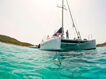 Von Olbia aus: Tavolara oder Cala Moresca Katamaran Tour