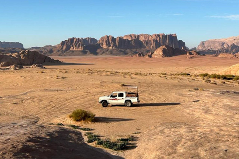 Wadi Rum: Overnight Jeep Tour with Meals and Sandboarding