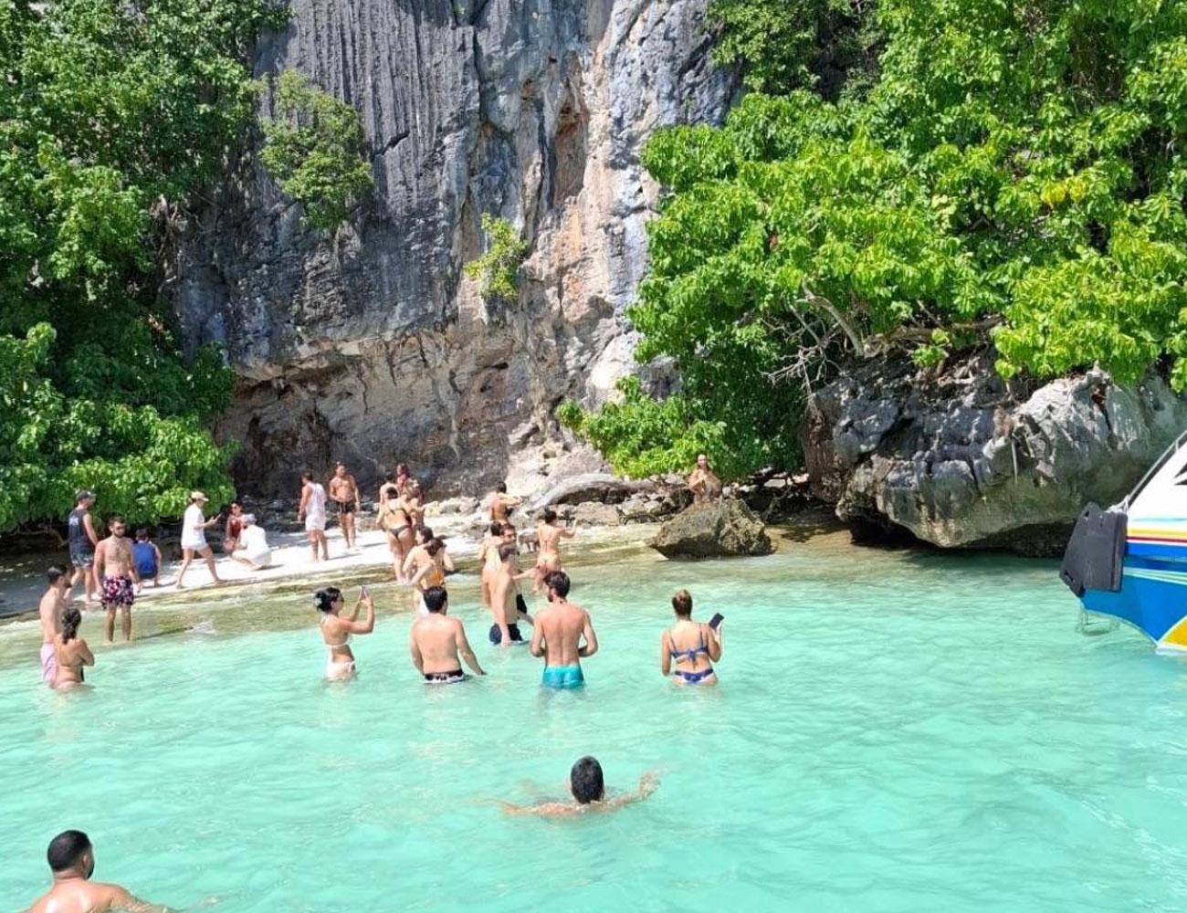 Phuket: Privater Schnellbootcharter zu den Phi Phi & Khai Inseln