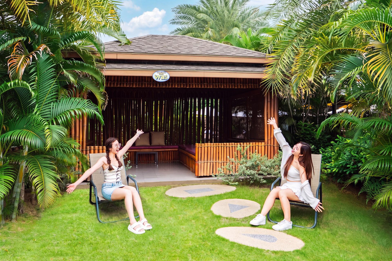 Pattaya: Columbia Pictures Aquaverse Ticket & Hotel Transfer