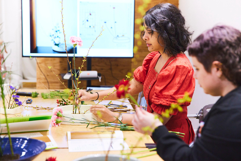 Ikebana Workshop in Tokyo : Japanese Flower Art Experience