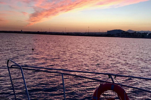 Larnaca: Crucero al atardecer - Yate de lujo Deep Blue