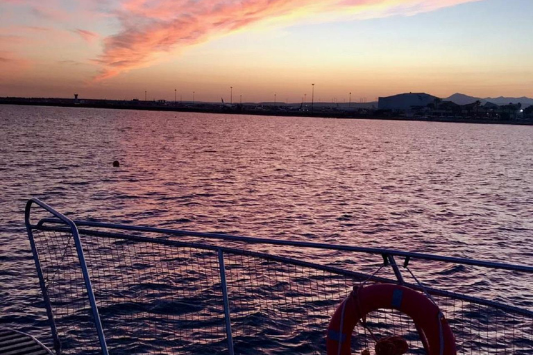 Larnaca: Kreuzfahrt bei Sonnenuntergang - Deep Blue Luxury Yacht