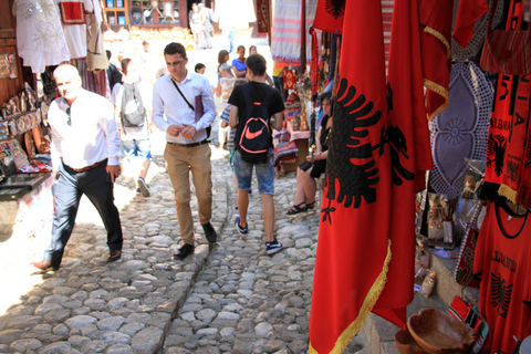 De Tirana: Viagem de 1 dia a Krujë com o Castelo de Krujë e o Antigo Bazar