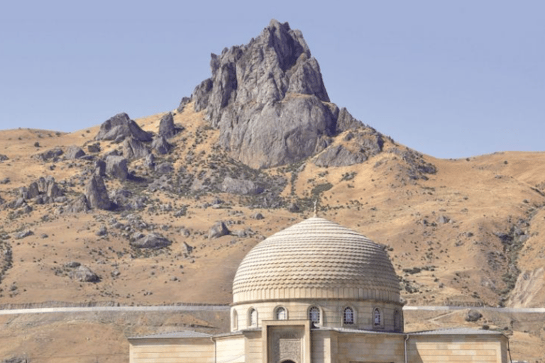 Baku: Shahdag Mountain Resort und Beshbarmag Tagestour