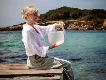 Ibiza: bagno sonoro con campane tibetane e cacao cerimoniale