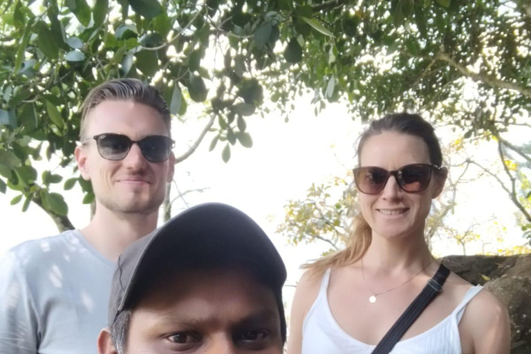 Kandy: Tuk-Tuk Sights, Culture, Shopping & Treatment