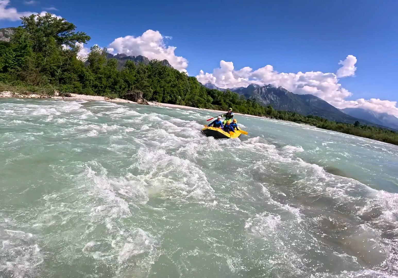Dolomiten-Nationalpark in der Nähe der Olympiaanlage von Cortina: Rafting-Erlebnis