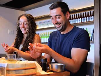 Roll and Authentic Sushi Making Class in Asakusa
