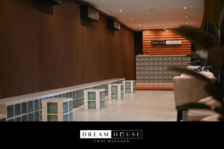 Bangkok: Dream House Thai Massage near Emquartier Aroma Oil Massage (60 mins)