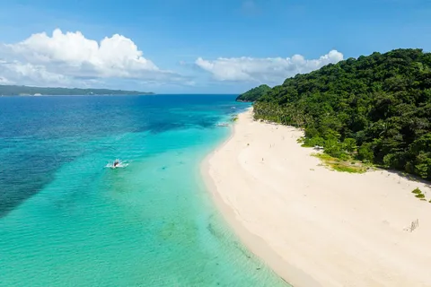 Boracay: Island Hopping Boat Tour with Crystal Cove Entry