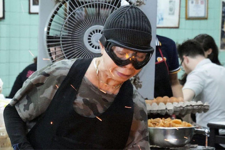 Bangkok: Jay Fai Michelin-star table reservation & City Tour Private tour All-inclusive