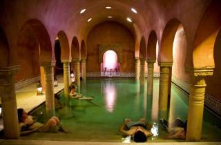 Granada: Alhambra-Führung und Arabisches Bad und Massage