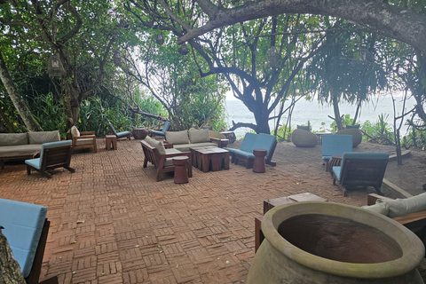 Waligama: Cliff Sunset Dining Experience + Wine