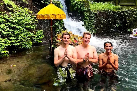 Ubud: rituale di purificazione balinese e workshopRituale di purificazione Melukat al tempio Tirta Empul