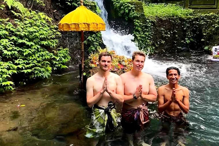 Ubud: rituale di purificazione balinese e workshopRituale di purificazione Melukat al tempio Tirta Empul