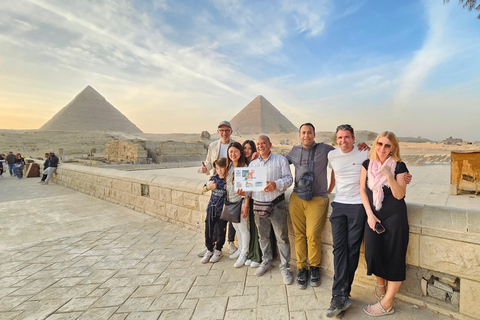 Vanuit Hurghada: bustour Gizeh-piramides & Egyptisch museumGedeelde tour (geen toegangsprijzen)