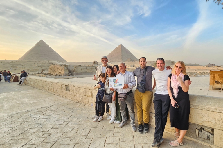 Depuis Hurghada : pyramides de Gizeh & musée égyptien en busVisite en groupe avec frais d'entrée