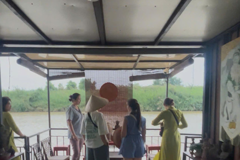 Hanoi Jeep Tour Private: Hidden Art House & Custom Route Private tour for 2 people