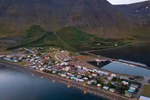 Ísafjörður: Flateyri Dorf Tour: Natur, Kultur, Geschichte