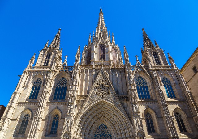 Visit Barcelona Cathedral Ticket, Guided Tour and VR Experience in Bali