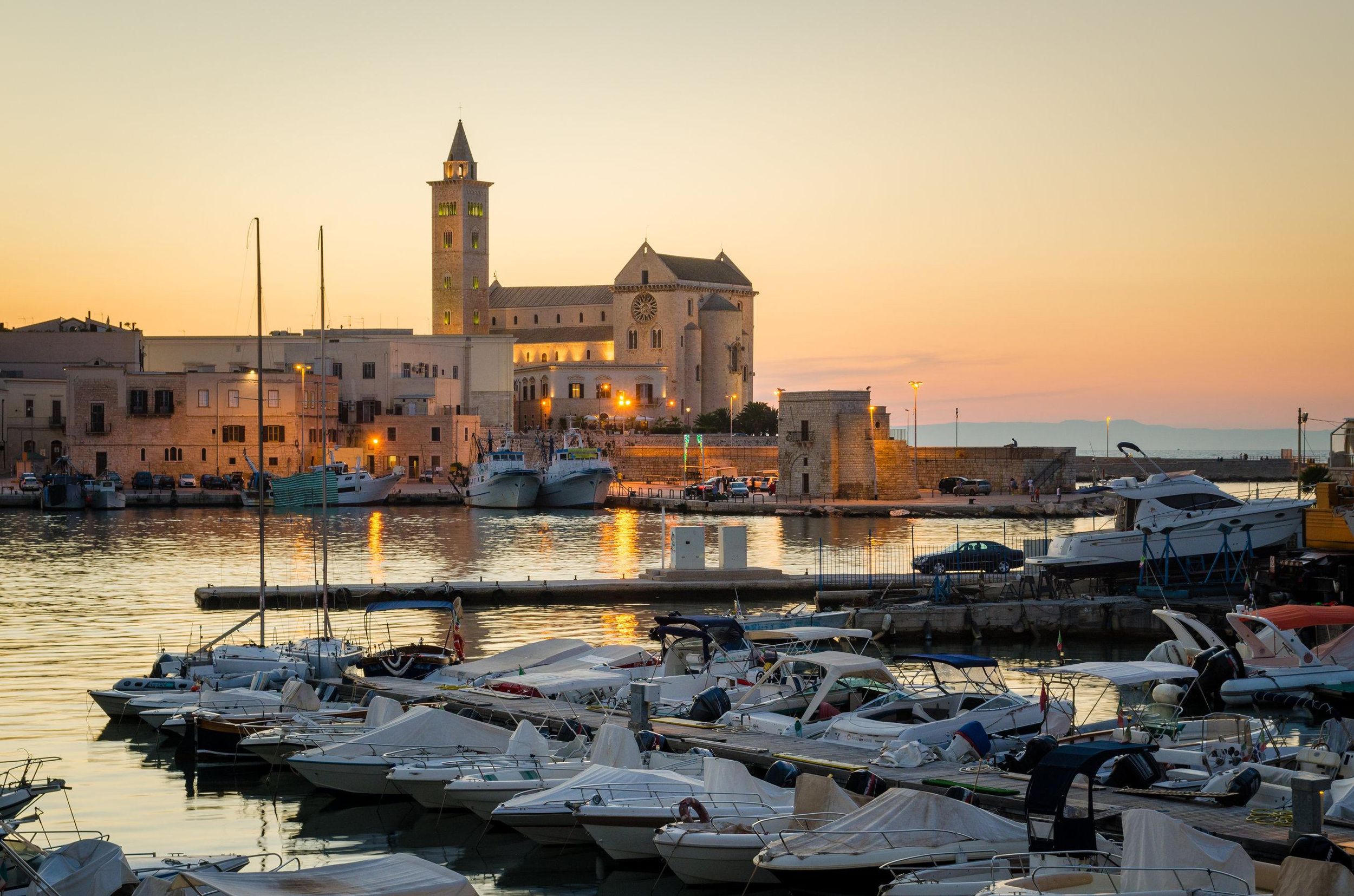 Von Bari: Castel del Monte und Trani – Tagestour in kleiner Gruppe