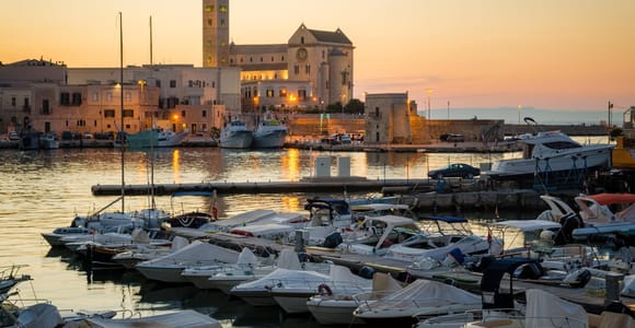 From Bari: Castel del Monte and Trani Small-Group Day Trip