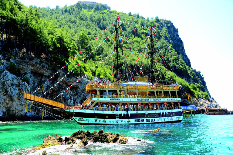 Alanya: Piratbåtstur med lunch och upphämtning från hotell