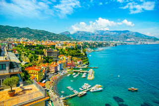 From Rome: Luxury Van Day Trip to Pompeii & Sorrento Lunch