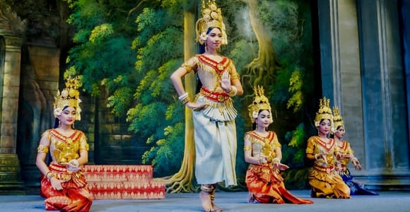 Siem Reap: Apsara Dance Show with Buffet Dinner & Tuk-Tuk...