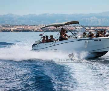 Zadar: Speedboat Tour with 3 Stops & Blue Lagoon Snorkeling