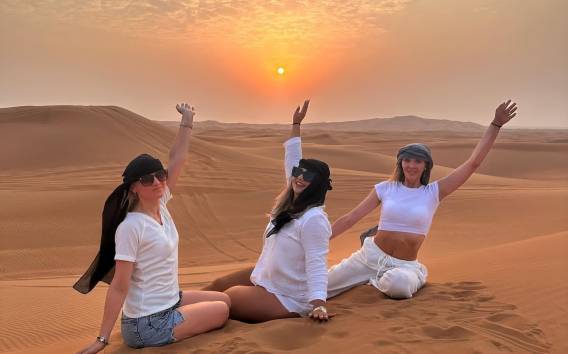 Dubai: Kamelsafari, Dune Bashing, BBQ, Shows & Sandboard