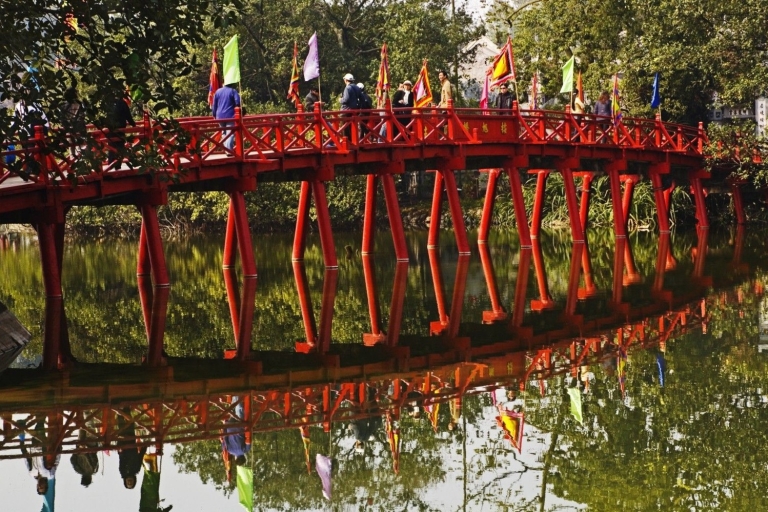 Privé Hanoi City Tour: HoChiMinh Mausoleum & Waterpoppetje
