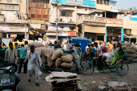 Gewürzpfade in Alt-Delhi mit antiken Basaren