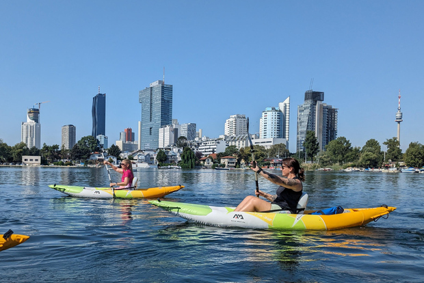 Vienna: Guided Kayaking Tour