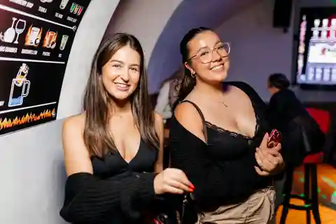 Prag: Shots Bar & Club Experience mit Willkommens-Cocktail