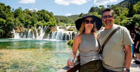 Von Split aus: Krka-Wasserfälle-Tour mit Bootsfahrt und Schwimmen