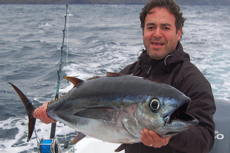 Ponta Delgada: aventure de pêche sportive d'une demi-journée de 4 heuresPonta Delgada: aventure de pêche sportive d'une demi-journée
