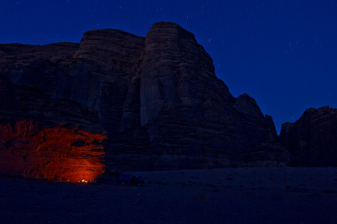 Från Wadi Rum: 1 natt under stjärnorna med jeeptur och måltiderThe Camping - Sova under stjärnorna med 3 timmars rundtur + kamel