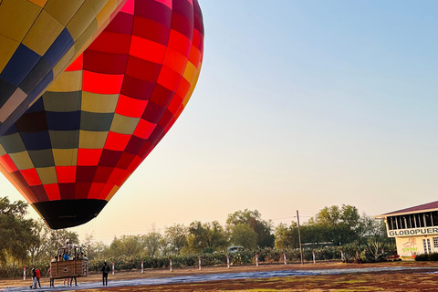 from MexicoCity:Balloon flight Over thepyramidsofTeotihuacanVuelo en globo aerostatico con traslado desde CDMX