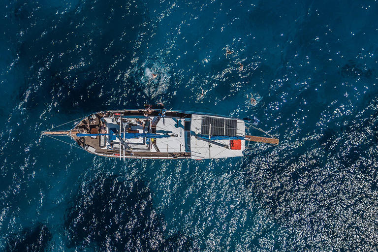 Chania: Luxury Gulet Cruise to Balos & Gramvousa with Lunch