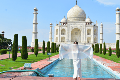 Depuis Agra : Visite du Taj Mahal et du Fort d'Agra sans file d'attenteVoiture avec chauffeur, guide, billets d'entrée aux monuments et déjeuner