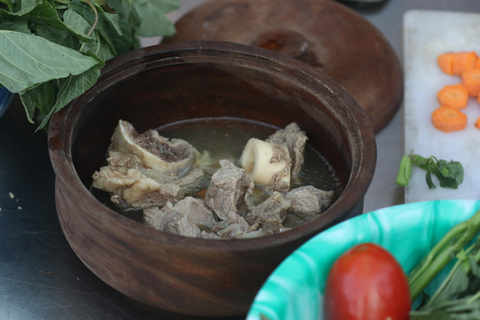 Kampala: Traditional Ugandan Cooking Class & Meal Chicken Luwombo Experience