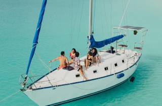 Bacalar Lagoon Sailing Tour mit Open Bar und mexikanischem Mittagessen
