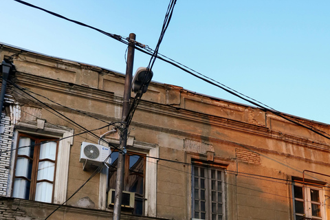 第比利斯：与 Chacha 一起徒步导览法布里卡和 Chughureti英语 - 小型团体之旅 - 3 小时