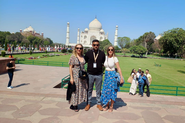 De Aerocity: Tour ao nascer do sol do Taj Mahal e ao Templo do Senhor ShivaTransporte + guia de turismo + ingressos + refeição