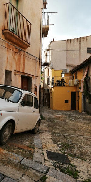 Cefalù's hidden corners and legends tour - Housity