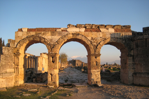 Antalya: tour de Hierápolis y Pamukkale con almuerzo