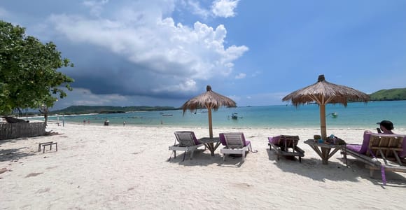 Lombok: Sasak Villages, Pottery and South Beach Tour